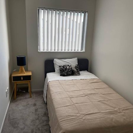 4 Bedroom Home Fully Furnished In Papakura, Auckland Eksteriør billede