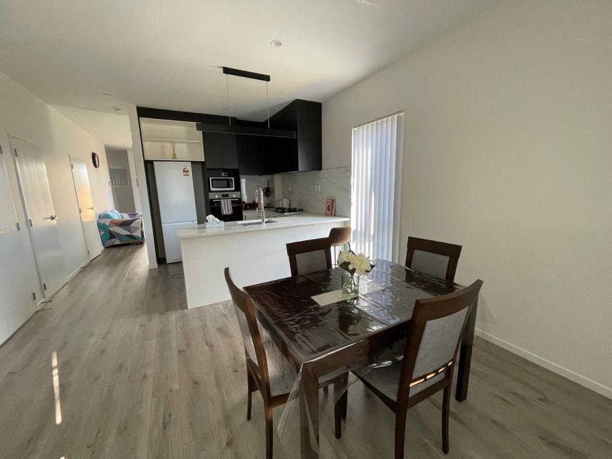 4 Bedroom Home Fully Furnished In Papakura, Auckland Eksteriør billede