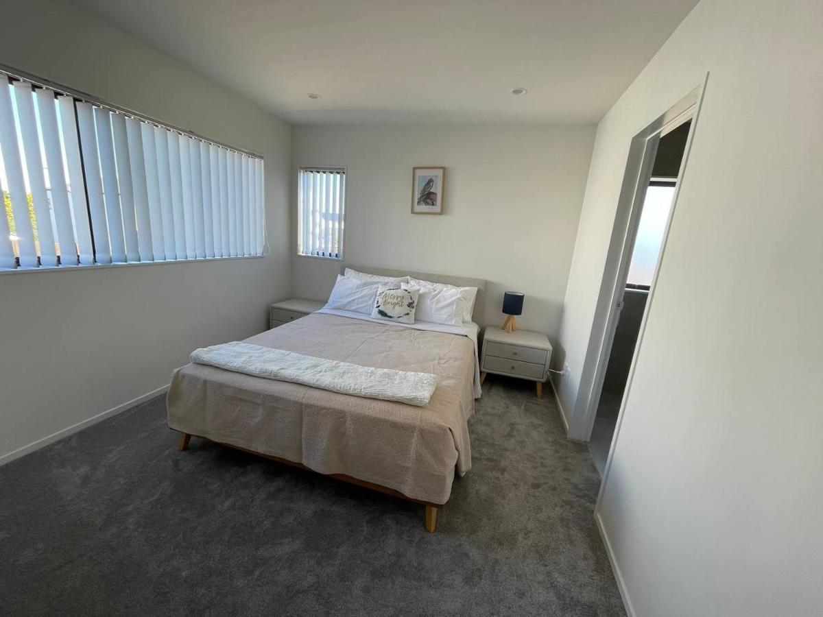 4 Bedroom Home Fully Furnished In Papakura, Auckland Eksteriør billede