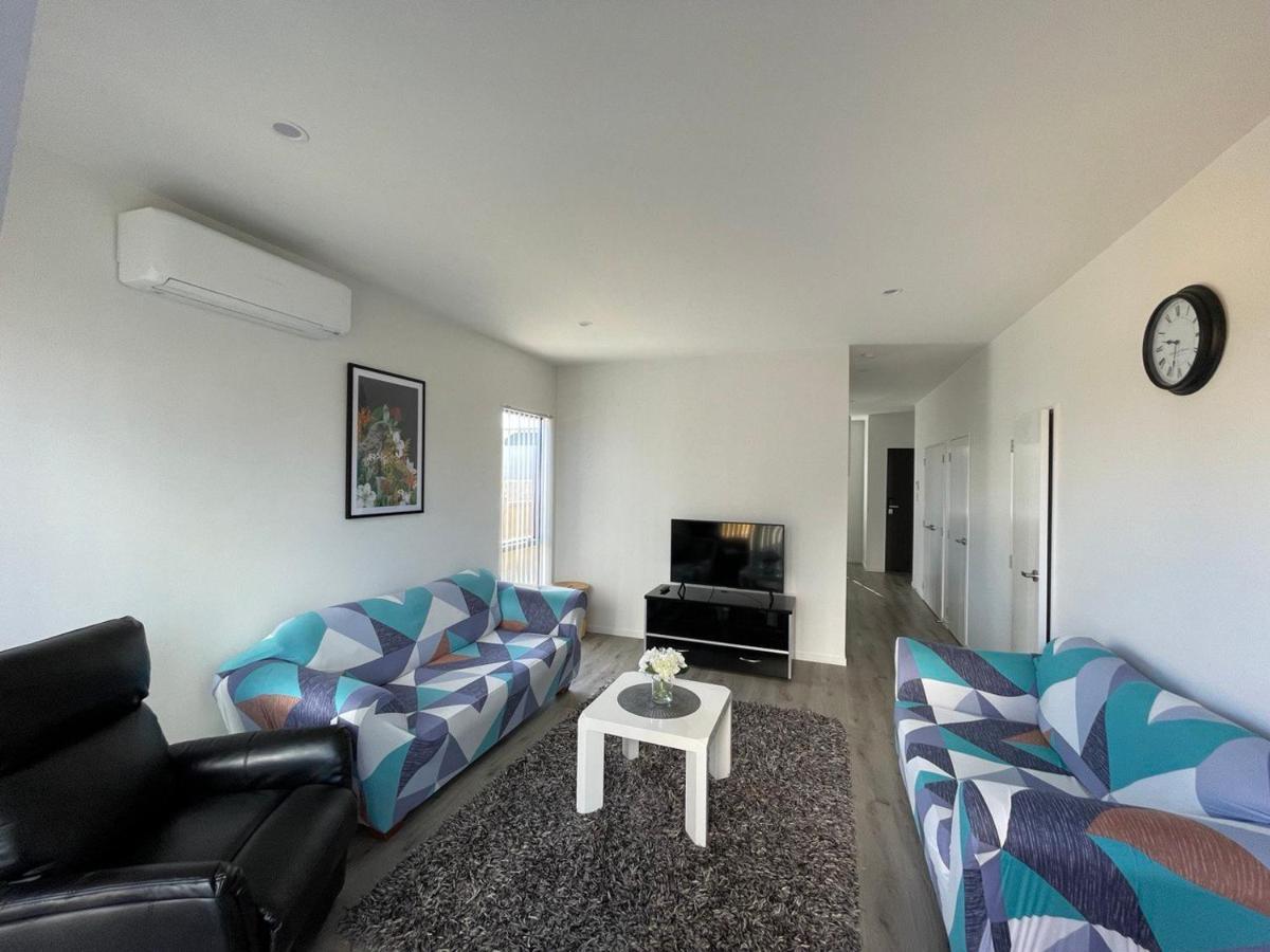 4 Bedroom Home Fully Furnished In Papakura, Auckland Eksteriør billede