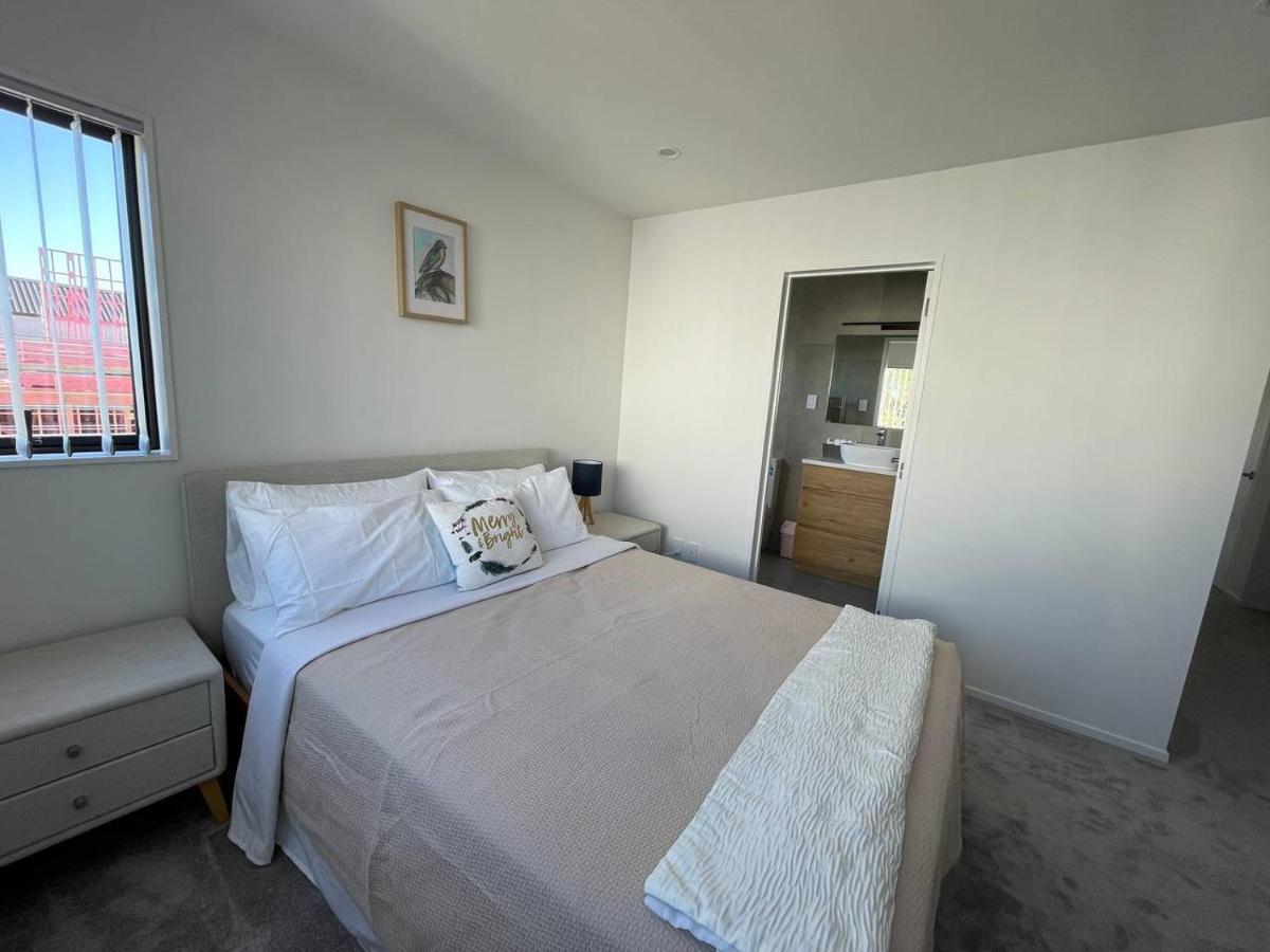 4 Bedroom Home Fully Furnished In Papakura, Auckland Eksteriør billede