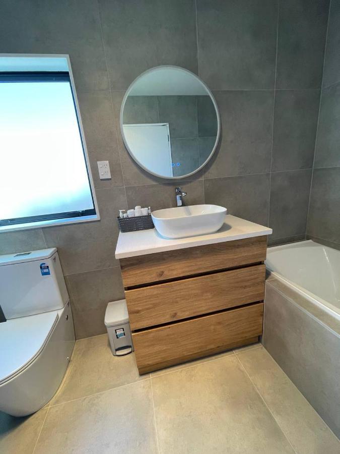 4 Bedroom Home Fully Furnished In Papakura, Auckland Eksteriør billede