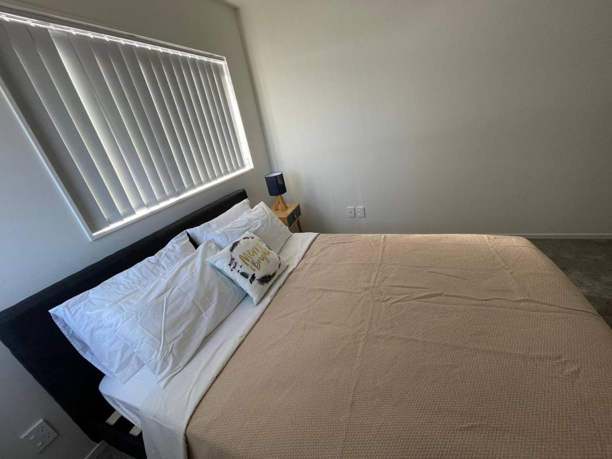 4 Bedroom Home Fully Furnished In Papakura, Auckland Eksteriør billede